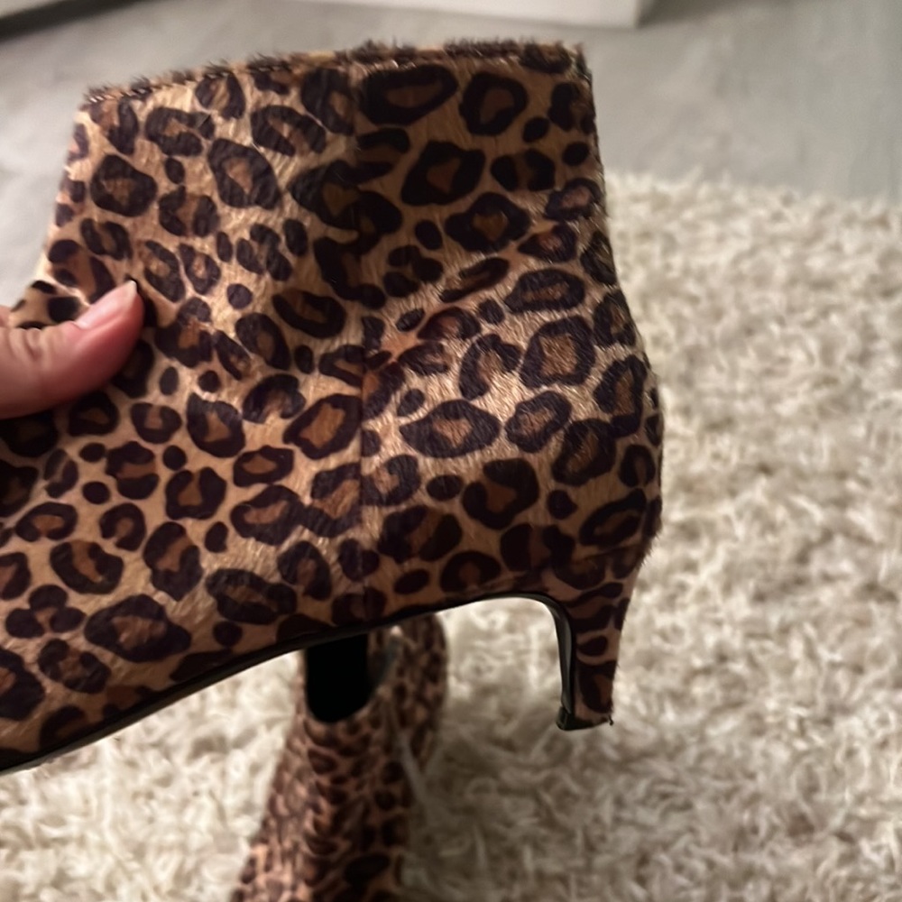 LEAN-02 Kitten Heel Ankle Bootie